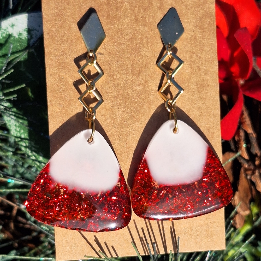 Christmas-inspired earrings in resin